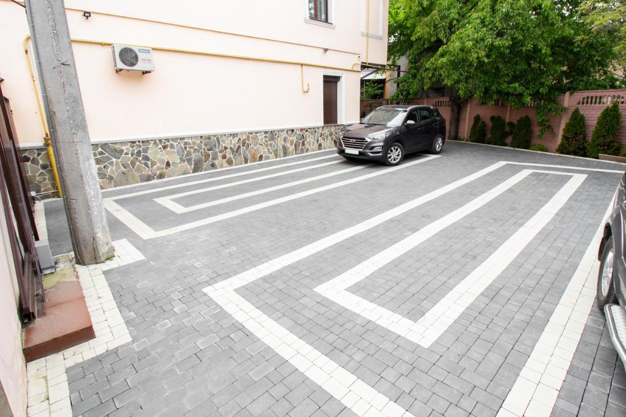 Seveneleven Apartments Черновцы Экстерьер фото