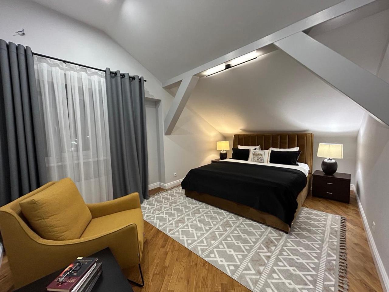 Seveneleven Apartments Черновцы Экстерьер фото